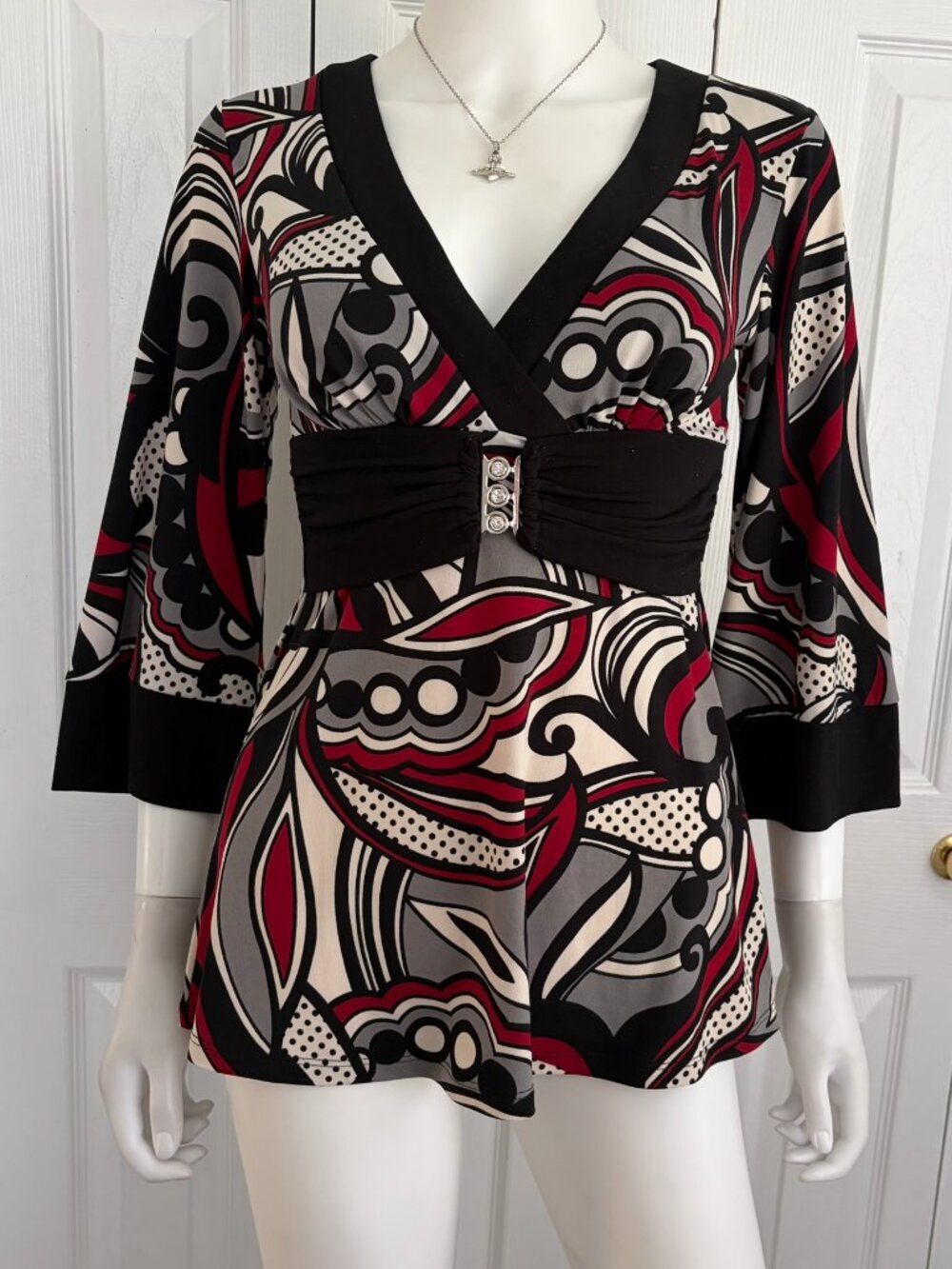 Heart Soul size small y2k black and red abstract print flare sleeve top